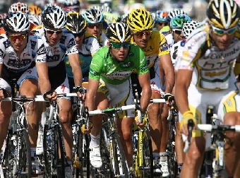 Француз Тома Воклер выиграл 16-й этап "Тур де Франс", Василий Киринеко финишировал 60-м
