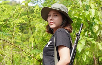 «Королева красоты» Мьянмы присоединилась к партизанскому движению против военной хунты