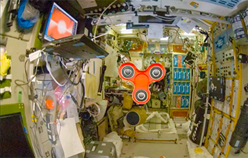 Астронавты NASA показали трюк со спиннером