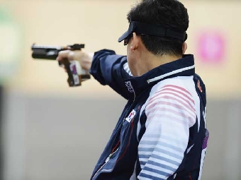 Кореец Джон О Джин выиграл олимпийское золото в стрельбе из пневматического пистолета