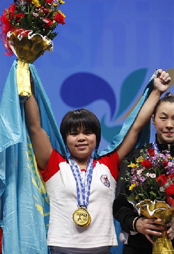 Штангистка из Казахстана Зульфия Чиншанло завоевала золото Олимпиады-2012