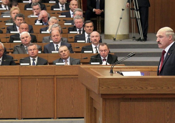 Лукашенко потребовал трудоустроить бывших депутатов