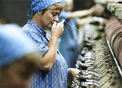 Работница «Ковров Бреста» сидит без работы из-за долгов фабрики
