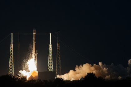 SpaceX вывела на орбиту первый коммерческий спутник