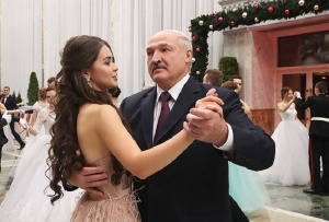 Кому и за что Лукашенко присудил специальные премии?