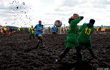 В Смолевичском районе сыграли в самый грязный футбол