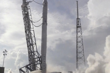 Запуск частной ракеты Falcon 9 к МКС отложен на сутки из-за погоды