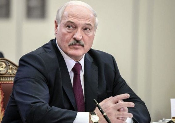 Лукашенко заявил, что отстранить его от власти сможет только белорусский народ