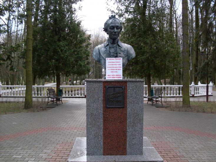На памятниках Суворову в Кобрине появились таблички «Я - русский оккупант»