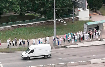 Работники минской больницы скорой медицинской помощи проводят акцию