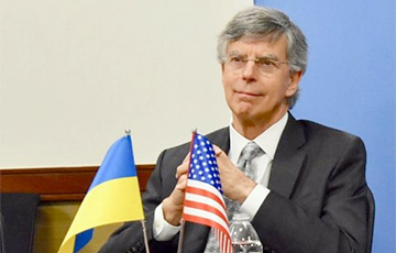 NYT: Глава американской дипмиссии в Украине уходит в отставку