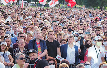 «Нас много, нас большинство»: надежда и вера на митинге Светланы Тихановской