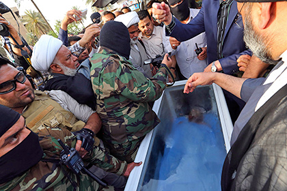 Иракские власти получили тело соратника Хусейна в прозрачном гробу