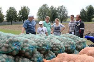 С кем Лукашенко собирал арбузы?