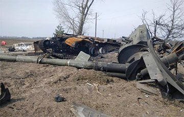 ВСУ уничтожили еще одну колонну бронетехники оккупантов в полях Черниговщины