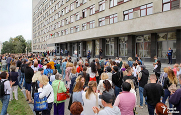 Белорусские родители решили поддержать бастующих учителей