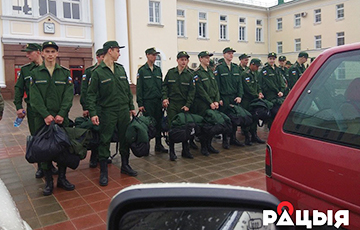На Ганцевичскую военную базу приехали российские солдаты