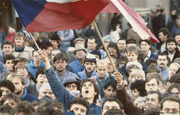 30 лет «бархатной революции»: все началось с демонстрации студентов