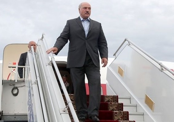 Лукашенко прилетел в Киев