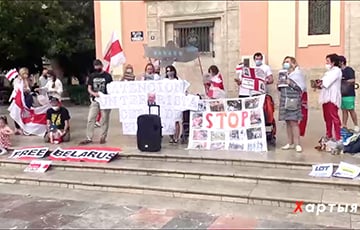 Акция солидарности с белорусами прошла в Валенсии