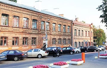 С 4-метровыми потолками и «кривыми» комнатами: какие квартиры продают в старинных домах Минска