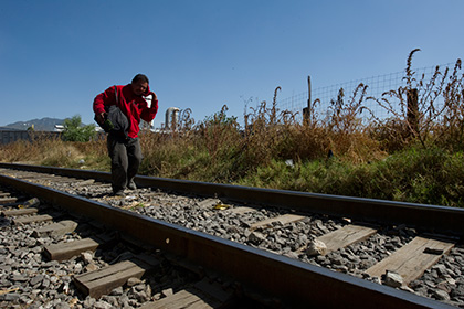 В Македонии поезд врезался в толпу мигрантов