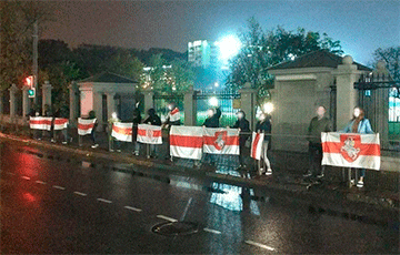 По всему Минску продолжаются вечерние протесты и акции солидарности