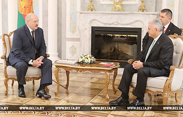 Лукашенко встретился с премьер-министром Турции
