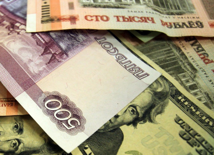 Зарплата в России и в Беларуси: разрыв сокращается