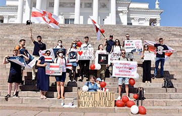 В Хельсинки под посольством Беларуси в Финляндии прошел пикет