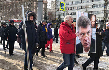 Жители Новосибирска провели Марш Немцова