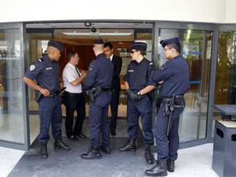 Французская полиция обыскала штаб партии Саркози