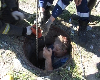 Двое мужчин упали в колодец с водой в Гродненской области