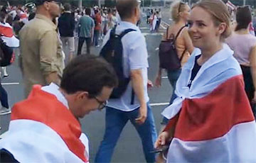 Парень сделал предложение девушке во время протестной акции в Минске