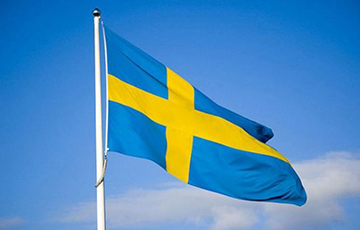 «Белсат»: Силовики проникли на территорию шведского посольства