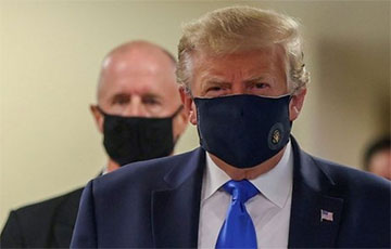 Дональд Трамп впервые надел маску на публике