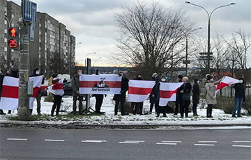 Жители Ангарской встали в цепи солидарности