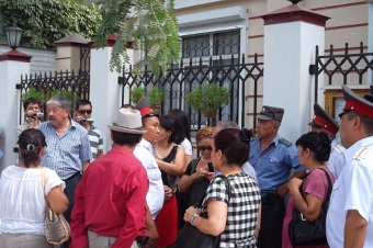Митинг в Бишкеке: убийц требуют на родину