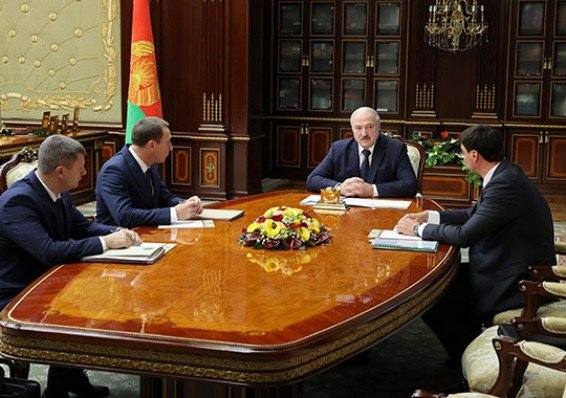 Лукашенко предложил передать 71 полномочие на другие уровни власти