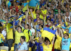Украинские фанаты скандировали «Жыве Беларусь» на матче с Македонией