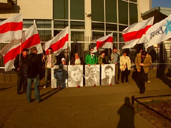 Варшава присоединилась к волне солидарности (Фото)