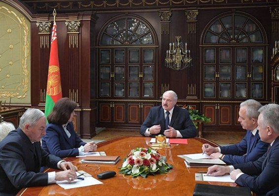 «Терпимо». Президент охарактеризовал ситуацию в экономике Беларуси