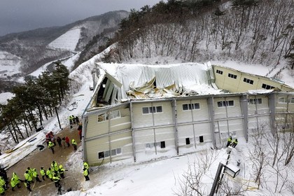 Число жертв обрушения здания в Южной Корее возросло до десяти