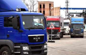 Путин продлил на полгода запрет на транзит грузов из Украины
