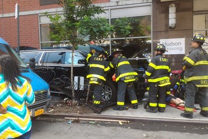 В Нью-Йорке автомобиль наехал на пешеходов