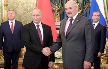 Соцсети позабавило фото Медведева на встрече с Лукашенко