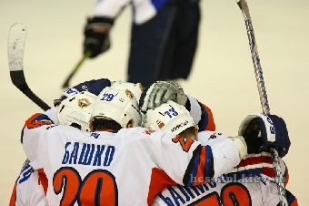 Солигорский "Шахтер" потерпел третье поражение подряд в чемпионате Беларуси по хоккею