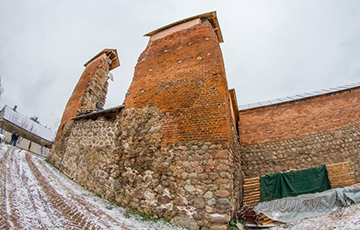 Фотофакт: Как реставрируется Кревский замок