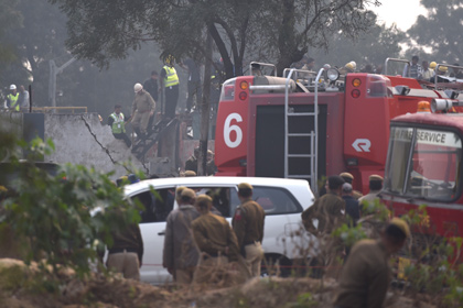 В результате крушения самолета в Индии погибли 10 человек