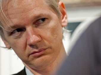 Основателю WikiLeaks разрешено покинуть Швецию